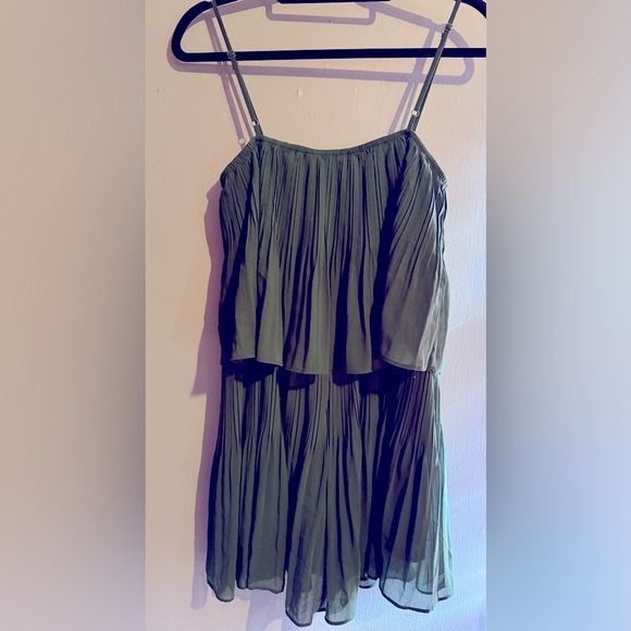 Exlura Green Pleated Romper,
Large - Picture 4 of 5